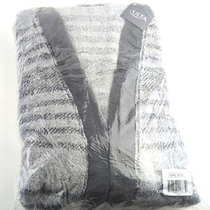 Ulta Gray Plaid Polyester Fleece Robe One Size Fits Most New In Package